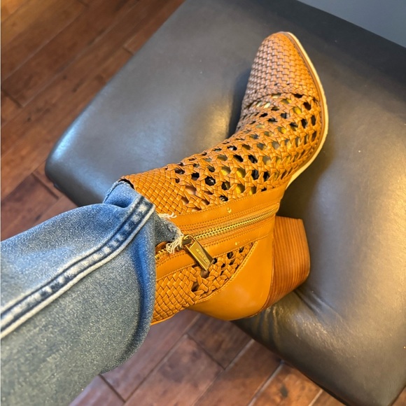 MICHAEL MICHAEL KORS Augustine Woven Ankle Boot Size 8.5 MSRP: $250.00 - Picture 6 of 8